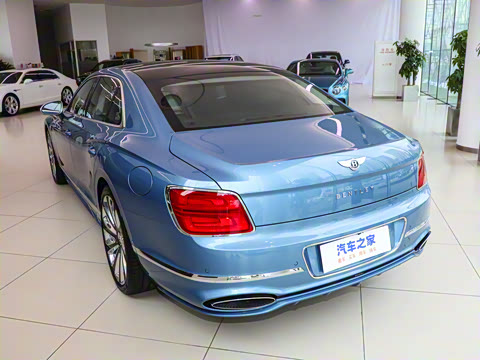 2026�� 4.0T V8 Mulliner