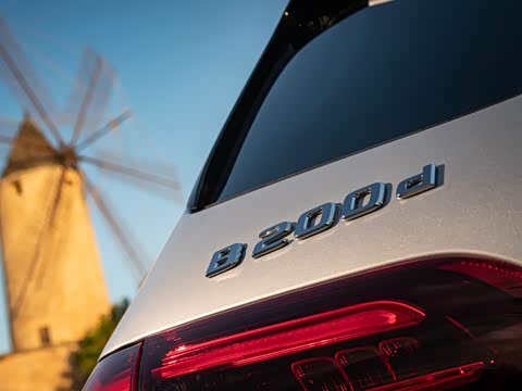 奔驰_奔驰b级 2020款 b 200 d amg line night package 欧洲版官图