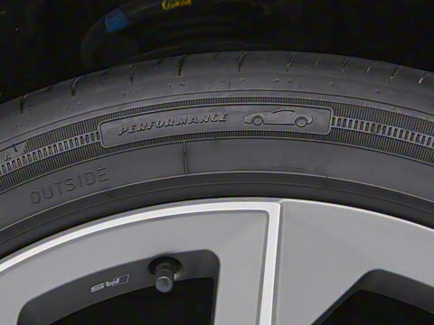 2023�� 50 e-tron quattro ��ҫ�� Ӱ��ʿ��