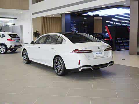 2025�� eDrive 35L M�˶���װ