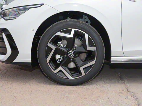 2025�� �Ŀ�� 300TSI R-Line