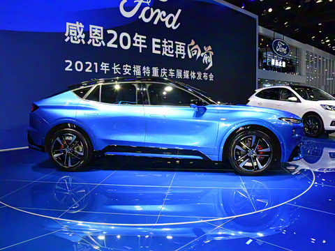 2022�� EcoBoost 245 ST-Line