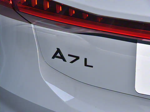 2025�� 45 TFSI quattro RS �׼����ٰ�