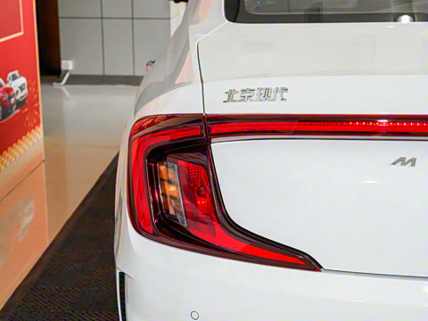 2021�� LUX����