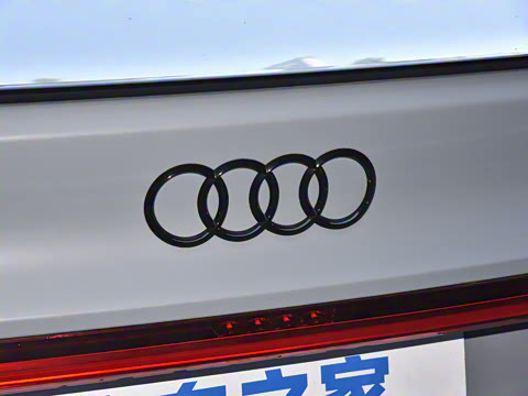 2025�� 45 TFSI quattro RS �׼����ٰ�