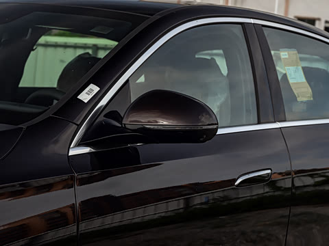 2025�� �Ŀ� E 260 L �˶���