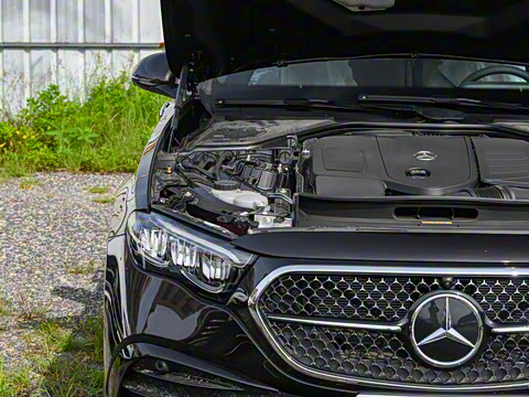 2025�� �Ŀ� E 260 L �˶���