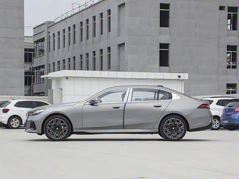 2025�� 530Li xDrive M�˶���װ