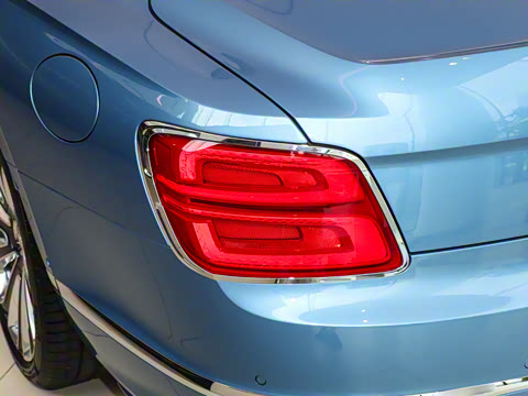 2026�� 4.0T V8 Mulliner