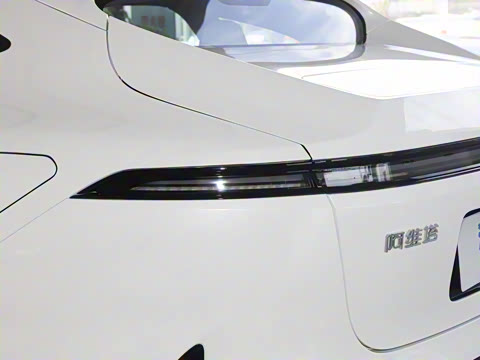 2025�� �Ŀ� Max ���̰�