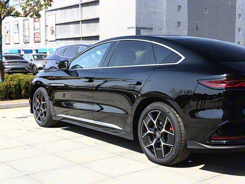 2023�� EV �ھ��� 715KMǰ���콢��