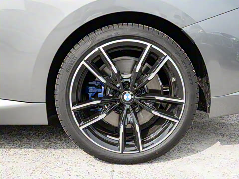 2025�� M240i xDrive