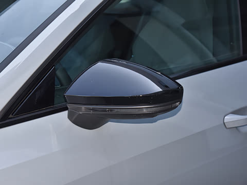 2025�� 45 TFSI quattro RS �׼����ٰ�