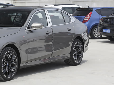 2025�� 530Li xDrive M�˶���װ