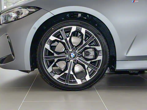 2025�� 330Li 50����������