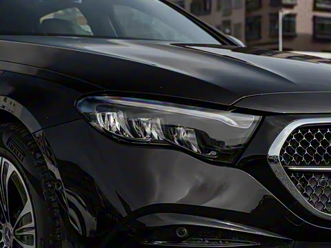 2025�� �Ŀ� E 260 L �˶���