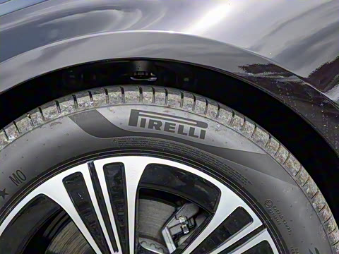 2025�� �Ŀ� E 260 L �˶���