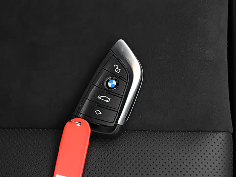 2025�� 330i 50����������