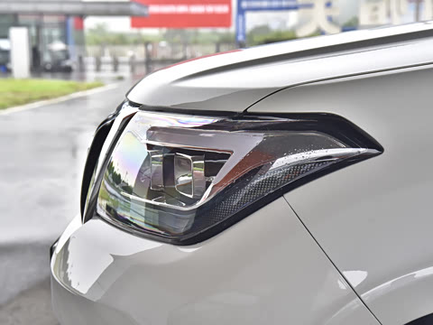 2023�� 4.6L V8 �캽��