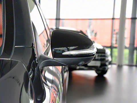 2020�� GLC 260 4MATIC ����SUV