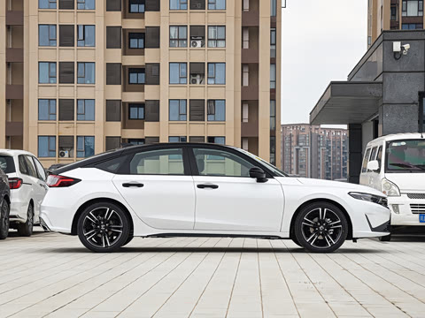 2025�� HATCHBACK 240TURBO �ֶ��ھ���