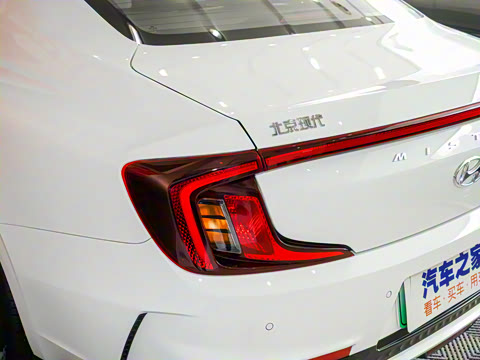 2021�� LUX����