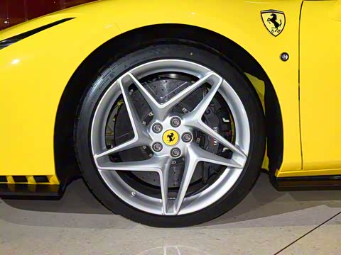 2020�� Spider 3.9T V8