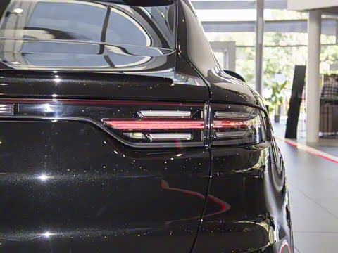 2023�� Cayenne Coup�� E-Hybrid 2.0T