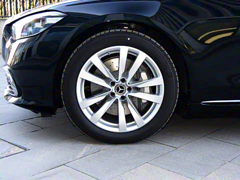 2022�� �Ŀ� S 400 L ������