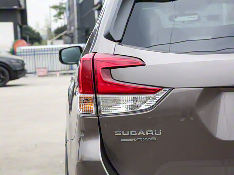 2022�� 2.0i AWD������