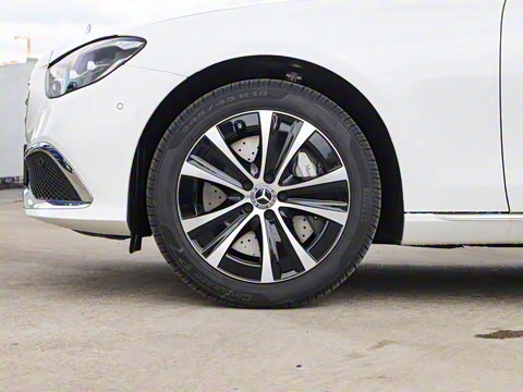 2022�� �Ŀ��� E 350 e L ���ʽ��϶����γ�