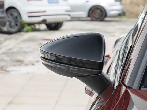 2025�� 55 TFSI quattro ������