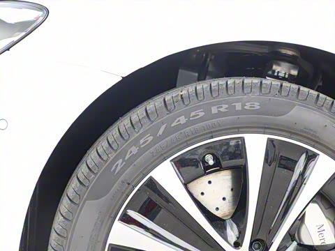 2022�� �Ŀ��� E 350 e L ���ʽ��϶����γ�