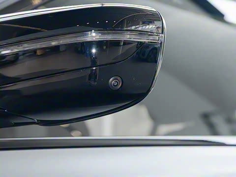 2025�� 330Li 50����������