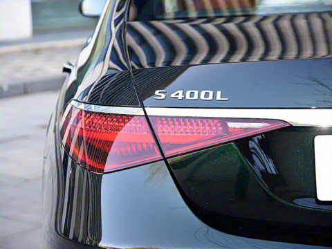 2022�� �Ŀ� S 400 L ������