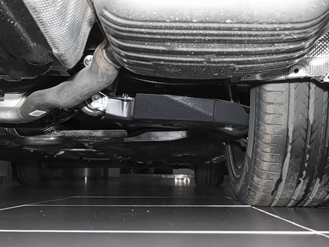 2025�� �Ŀ� E 300 L ������