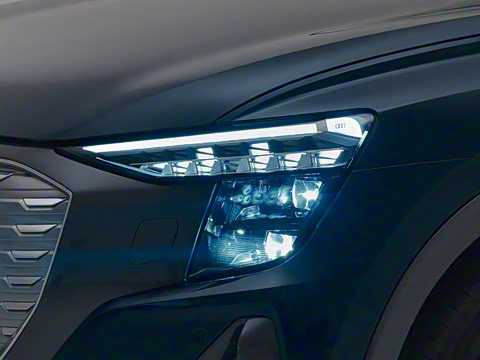 2022�� 50 e-tron quattro ��ҫ�� ������װ