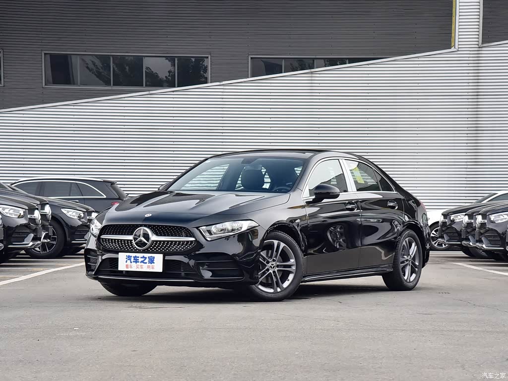 汽车之家>汽车图片>奔驰>奔驰a级>2020款改款a180l运动轿车特殊配置>