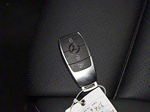 2020�� GLC 260 L 4MATIC ������