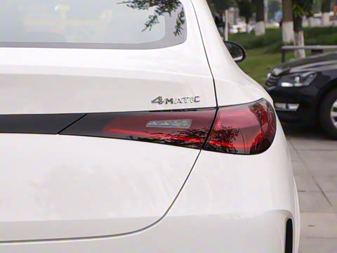 2025�� �Ŀ� GLC 260 4MATIC ����SUV