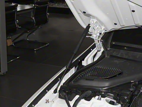 2025�� �Ŀ� E 300 L ������