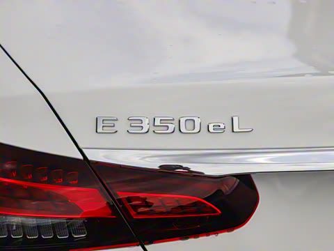 2022�� �Ŀ��� E 350 e L ���ʽ��϶����γ�