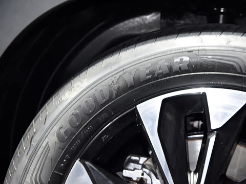 2023�� 2.5L ���а�