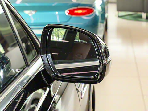 2026�� 4.0T V8 ������