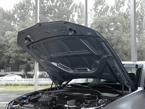 2025�� 330Li 50����������