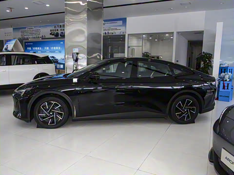 2025�� 560PRO 185kW