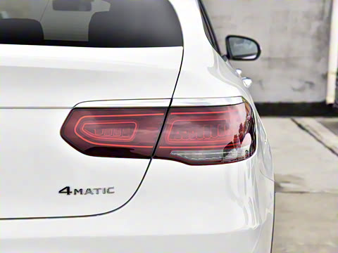 2022�� �Ŀ� GLC 300 4MATIC ����SUV