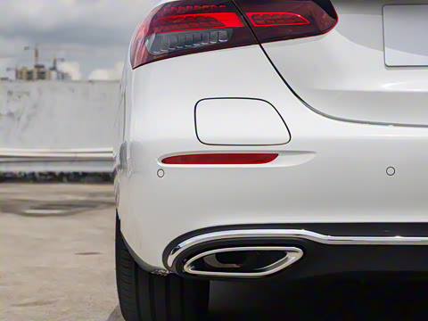 2022�� �Ŀ��� E 350 e L ���ʽ��϶����γ�