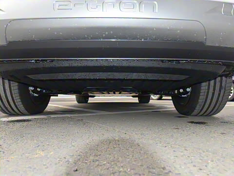 2022�� 40 e-tron ��ҫ�� ������װ