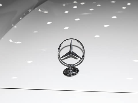 2025�� �Ŀ� E 300 L ������